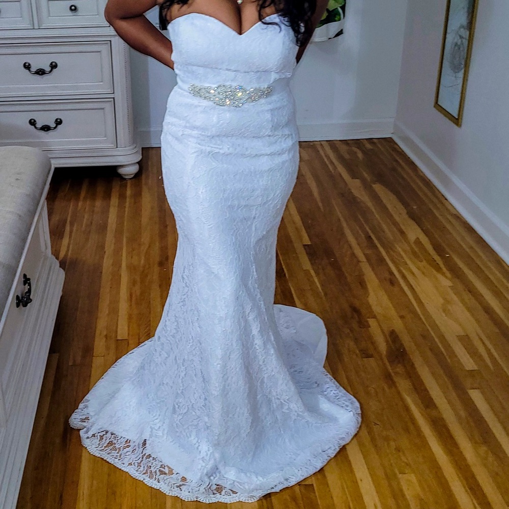 Beautiful Sweetheart Neckline Sheath Lace Wedding Dress